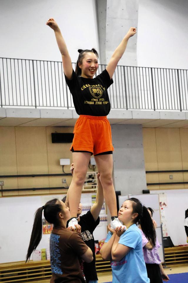 　２層のスタンツ練習をするＢＵＦＦＡＬＯＳ