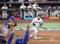 ９回、遊飛に倒れ最後の打者となった大谷（１５日）