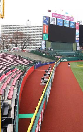 　楽天モバイル最強パーク宮城に新設された外野フェンス