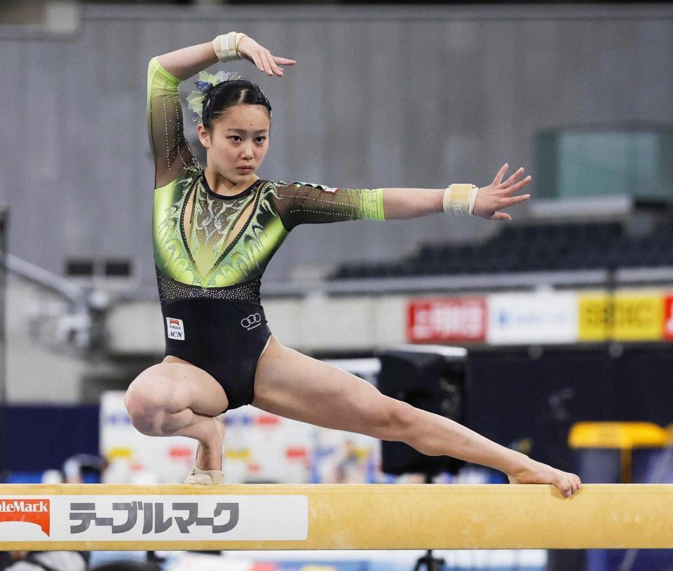 　女子個人総合　西山実沙の平均台