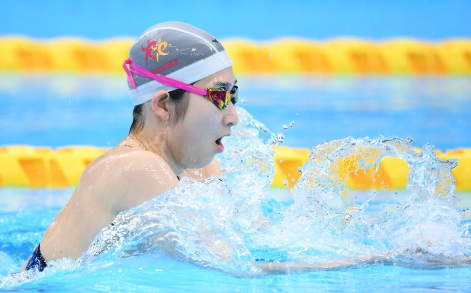 練習中に平泳ぎのフォームを確認する池江璃花子＝東京アクアティクスセンター（撮影・堀内翔） 