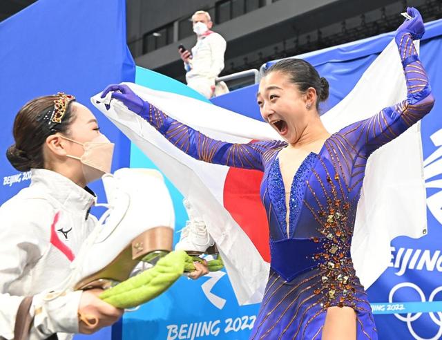 【写真】天真爛漫な坂本花織 カメラマンも自然と笑顔に