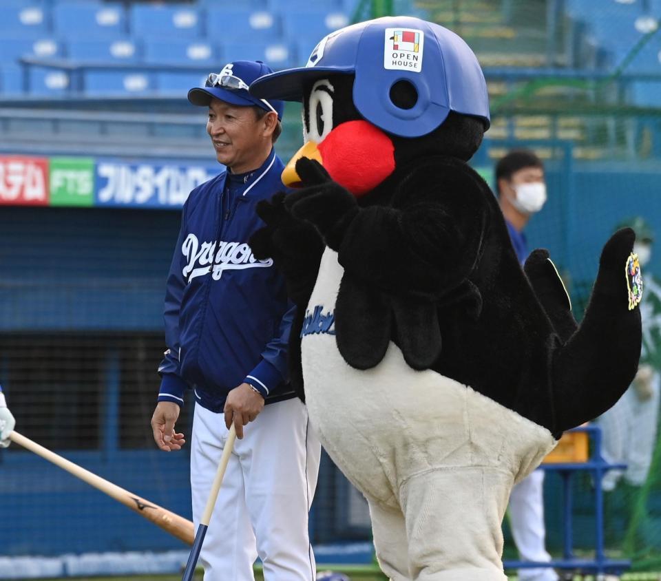 立浪和義選手フィギュア 投球ポーズ バット付き 立浪和義選手フィギュア 投球ポーズ バット付き