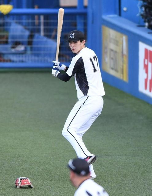 ロッテ・佐々木朗希 巨人戦に向け“二刀流”をアピール/カメラマン発