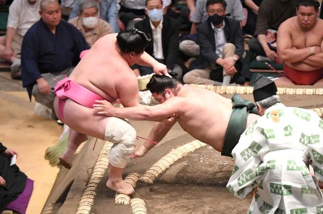 大相撲の業師宇良は“土俵際の魔術師”だ！