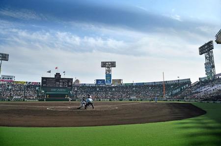 蘇った夢舞台！大観衆を集め行われた選抜高校野球準々決勝＝２９日、甲子園球場（撮影・開出牧）