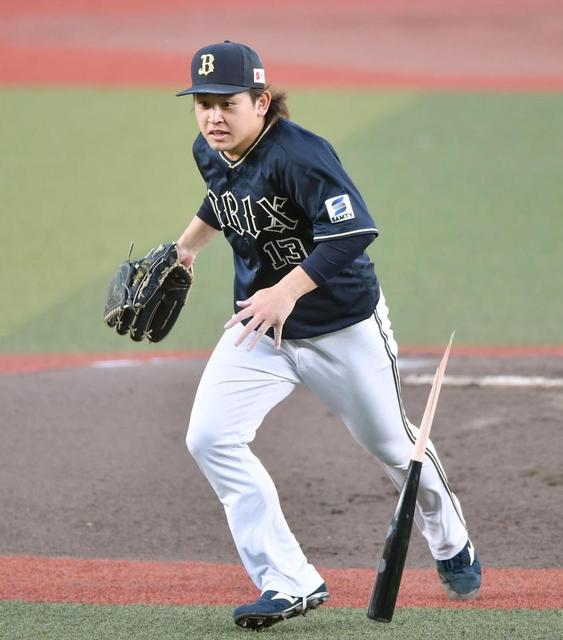 打球を追うオリックス・宮城大弥の姿に、シビれた！折れたバットが直撃