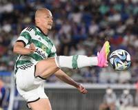 前半だけでハットトリックを決める存在感を見せたセルティック・前田大然＝１９日、日産スタジアム（撮影・堀内翔）