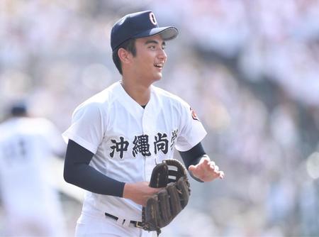 沖縄尚学・東恩納　笑顔で降板する姿に高校野球の神髄、スポーツマンシップを感じた