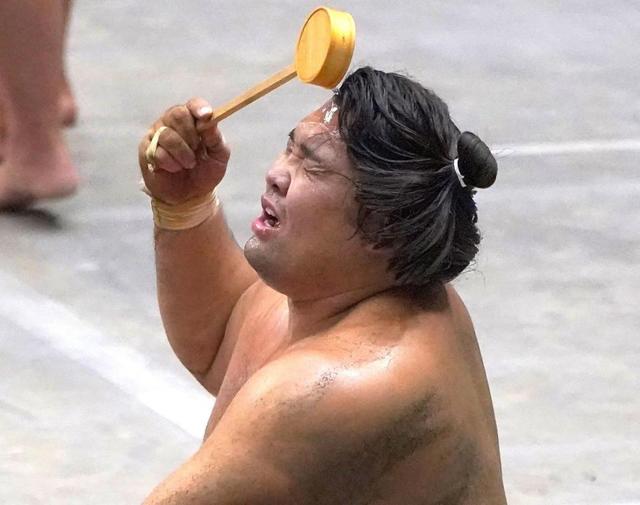 霧島　疲労困憊のワケは…同郷の先輩、横綱・照ノ富士とのぶつかり稽古に４０００人がわく