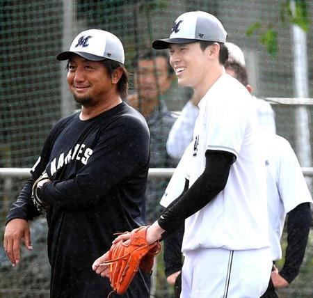 【写真】凝視しちゃうくらい肌の色がまるでオセロｗｗ　真っ黒な沢村と真っ白な朗希