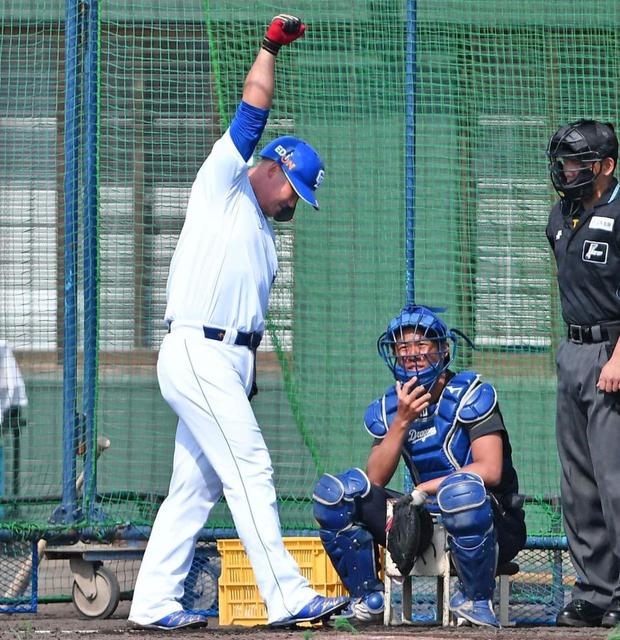 シャチホコ”に負けぬ黄金の輝き 巨人から移籍した中日・中田翔がフリー