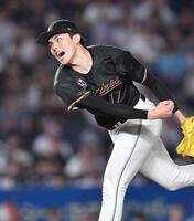 花火のようだった！５回、１６０キロのストレートを西武・鈴木に投じたロッテ・佐々木＝１日（撮影・開出牧）