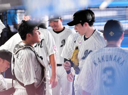 今季初のバッテリーを組んだロッテ・佐々木朗希と松川虎生に垣間見た、プロの厳しさ