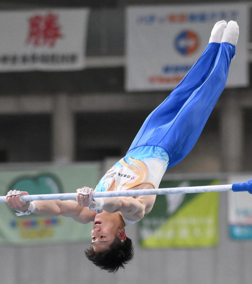 橋本大輝の鉄棒＝東京体育館（撮影・堀内翔）