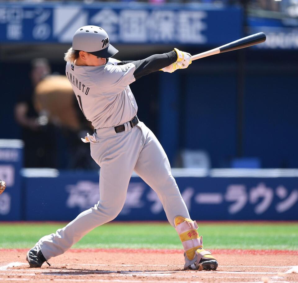 分厚い胸板に発達した大腿四頭筋！まるでメジャーリーガーのようなロッテ・山本大斗＝２２日、横浜スタジアム（撮影・開出牧）