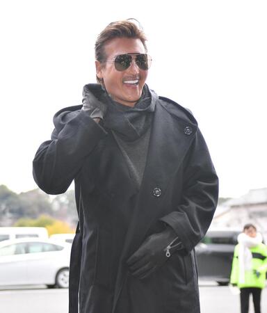 スタッフ会議の前に笑顔を見せる日本ハム・新庄剛志監督＝７日、鎌ケ谷市内の日本ハム球団施設（撮影・開出牧）