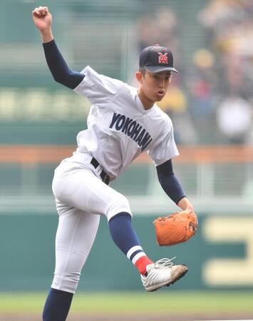 先発マウンドで躍動する横浜・織田翔希＝２０日、甲子園（撮影・開出牧）