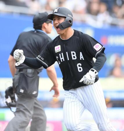 高校球児の姿が重なるー。１回ロッテ２死二塁、ポランコのタイムリー内野安打で先制のホームに滑り込みガッツポーズを決める西川史礁＝５日、ＺＯＺＯマリンスタジアム（撮影・開出牧）