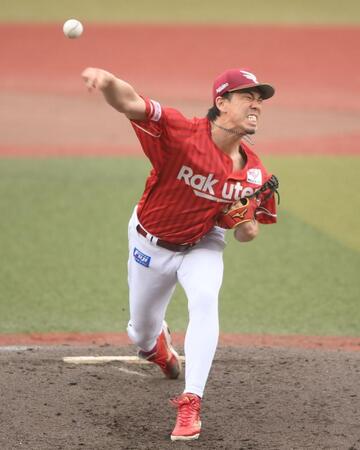 リリースする瞬間に力を爆発させる楽天・前田健太＝２９日、ＺＯＺＯマリンスタジアム（撮影・開出牧）