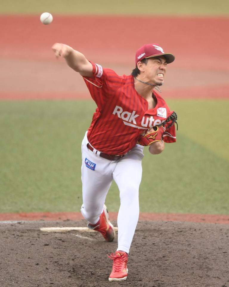 リリースする瞬間に力を爆発させる楽天・前田健太＝２９日、ＺＯＺＯマリンスタジアム（撮影・開出牧）