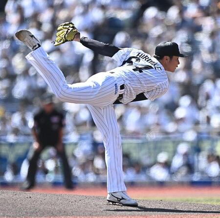 投げ終わりもダイナミックなロッテ・広池康志郎＝１７日、ＺＯＺＯマリンスタジアム（撮影・開出牧）