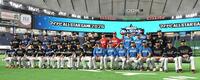 集合写真を撮影する全パナイン＝２８日（撮影・堀内翔）