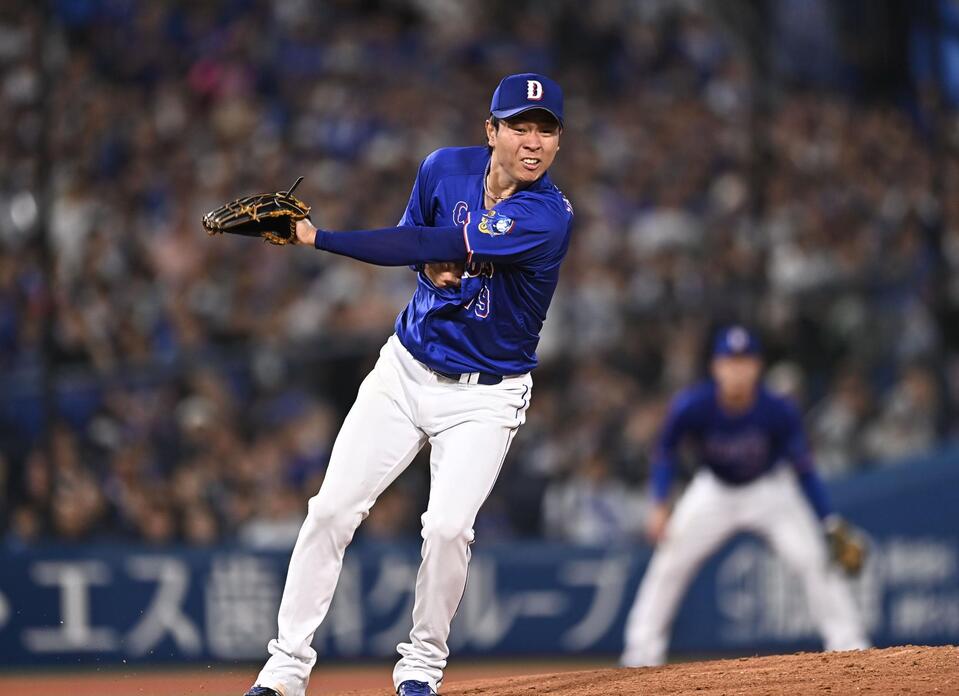 ８回ＤｅＮＡ無死、佐野恵太に中前打を打たれノーノーの夢破れた中日・高橋宏斗＝２８日、横浜スタジアム（撮影・開出牧）