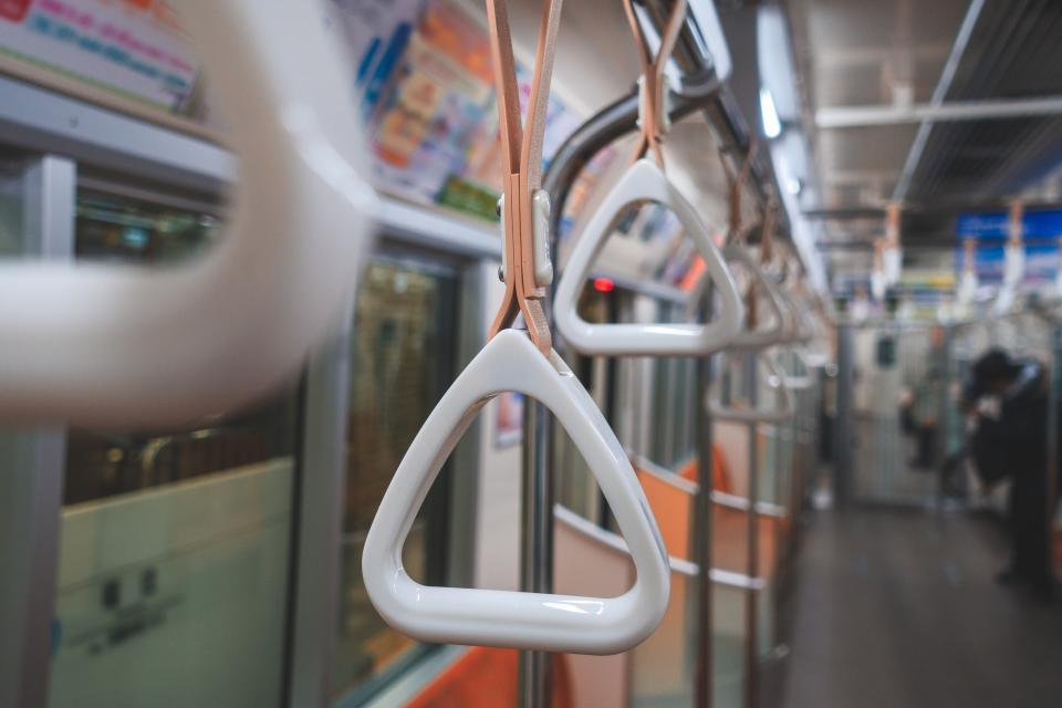 　車掌さんが「究極の選択」　※写真はイメージです（milatas／stock.adobe.com