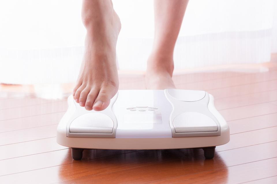 　安易に薬を使わず、健康的で無理のない体重管理を（ aijiro/stock.adobe.com)