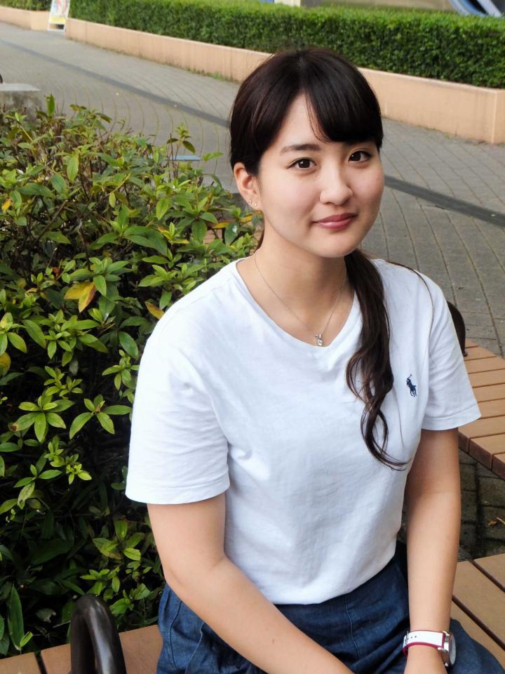 アナウンサーを目指して勉強に励んでいる首藤桃奈さん