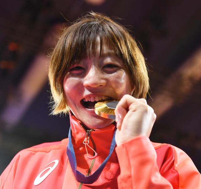 パリ五輪女子柔道金メダル第1号 角田夏実 直筆サイン色紙 おまけ