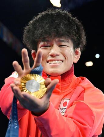 　パリ五輪のレスリング男子フリー６５キロ級で金メダルを獲得した清岡幸大郎（共同）