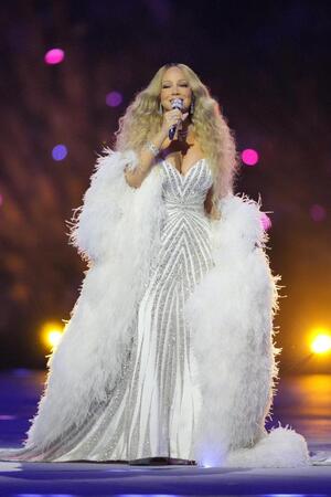 　開会式に登場したマライア・キャリーさん（代表撮影）