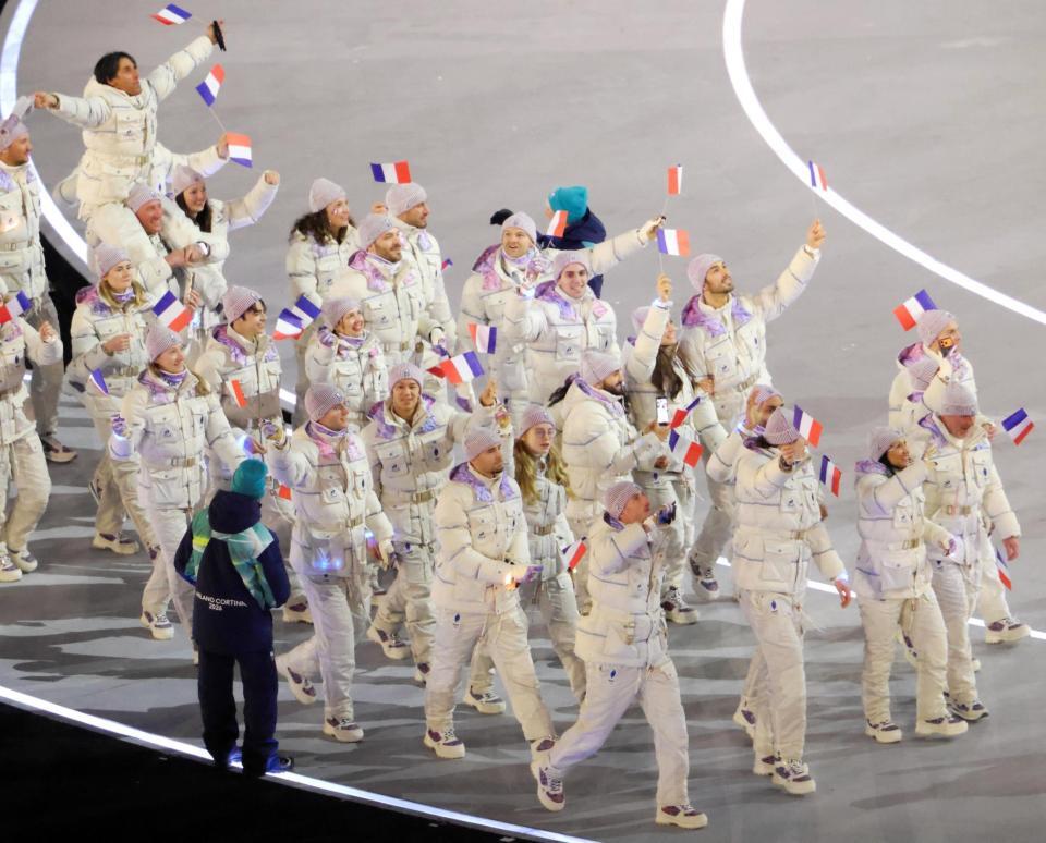 入場するフランス選手団