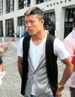 試合会場に乗り込み、王者・佐藤洋太に対戦要求する亀田和毅（横浜文化体育館）