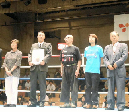 後楽園ホールで行われた故・芦沢清一さんの追悼テンカウントゴングの模様