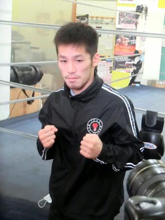 　初の世界戦に向けて練習を公開した宮崎亮＝井岡ジム