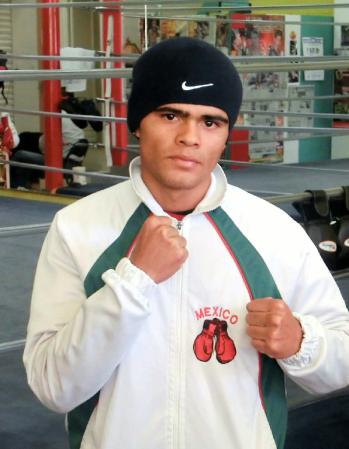 ミット打ちなどで汗を流したロドリゲス