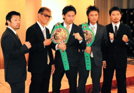 トリプル世界戦に出場する（左から）八重樫東、マルコム・ツニャカオ、山中慎介、五十嵐俊幸、三浦隆司（撮影・洪　経人）