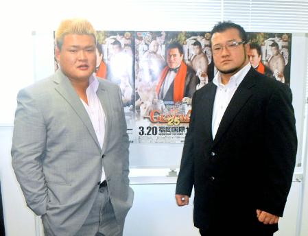 ２０日の福岡大会で対戦が決まった澤田敦士（左）と将軍岡本