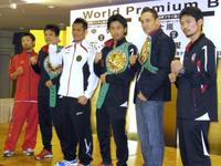 　ファイティングポーズを取る（左から）八重樫東、五十嵐俊幸、マルコム・ツニャカオ、山中慎介、ガマリエル・ディアス、三浦隆司