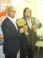 　全日本の現体制最終戦となる３０日・両国大会のメーンで３冠戦を行う王者・諏訪魔（右）と挑戦者の秋山準