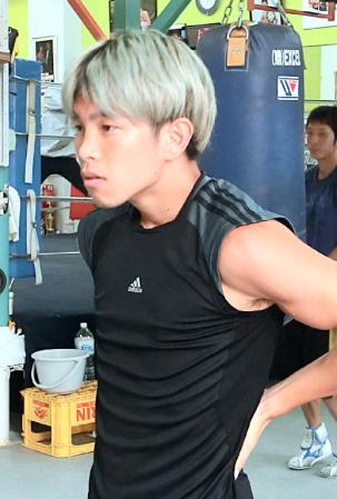 朝のロードワークで日焼けした井岡一翔