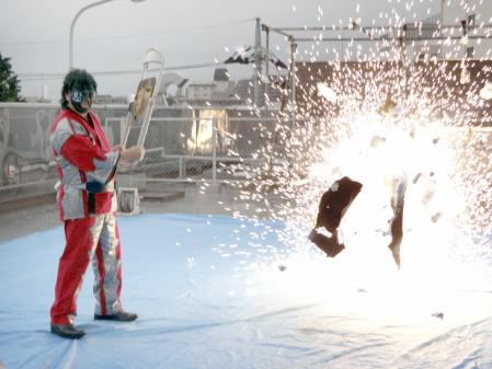 　グレート・ニタが立ち会い、全日本・白石オーナー人形で爆破実験が行われた