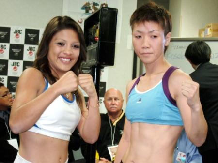 計量をパスした柴田直子（右）とガルシア