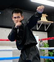 　公開練習で軽快な動きを見せる高山勝成（撮影・石湯恒介）