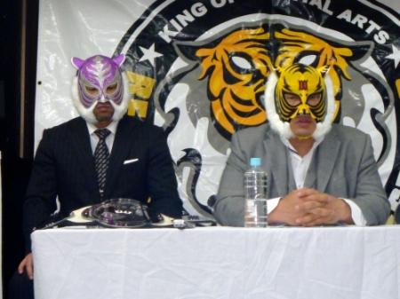 リアルジャパンの１２日・後楽園大会でタカ・クノウと対戦することになったスーパー・タイガー（左）と初代タイガーマスク