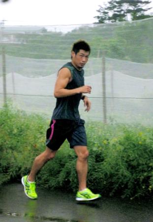 雨の中、午前の１２キロ走を行った長谷川