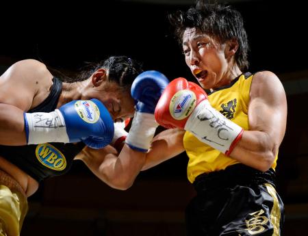 　２回、ジョゼベル・パガデュアン（左）を攻める池山直